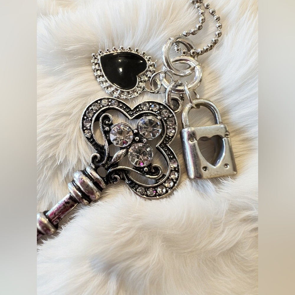 Gorgeous Black and Silver Toned Heart Lock and Key Pendant Necklace - Picture 11 of 17